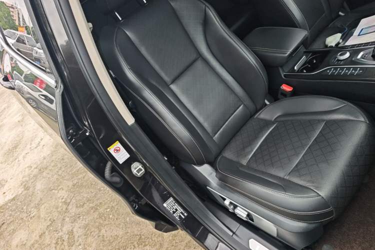 Used Wey VV6 2019 2.0T Two-Wheel-Drive Flagship Version China VI Standard Right Front Seat