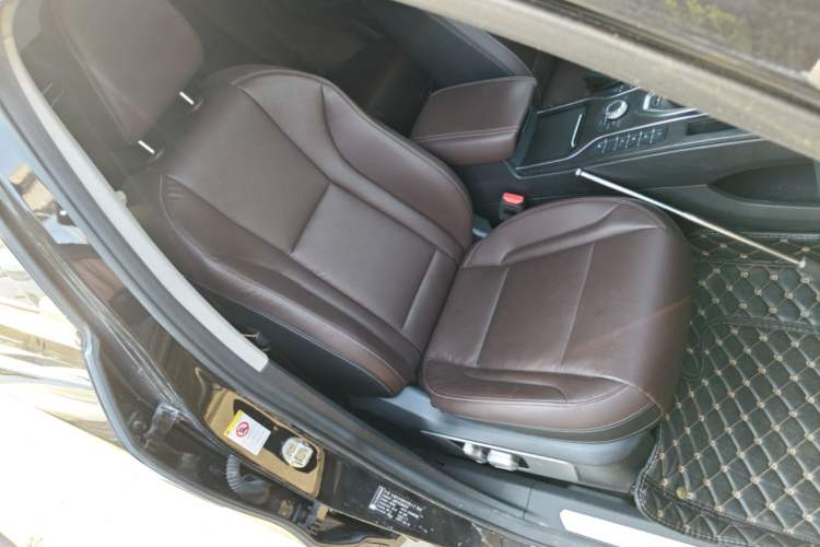 Used Wey VV6 2019 2.0T Two-Wheel-Drive Ultra-Luxury Version China VI Standard Right Front Seat