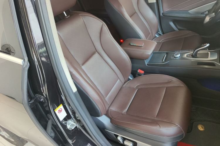 Used Wey VV6 2019 2.0T Two-Wheel-Drive Ultra-Luxury Version China VI Standard Right Front Seat