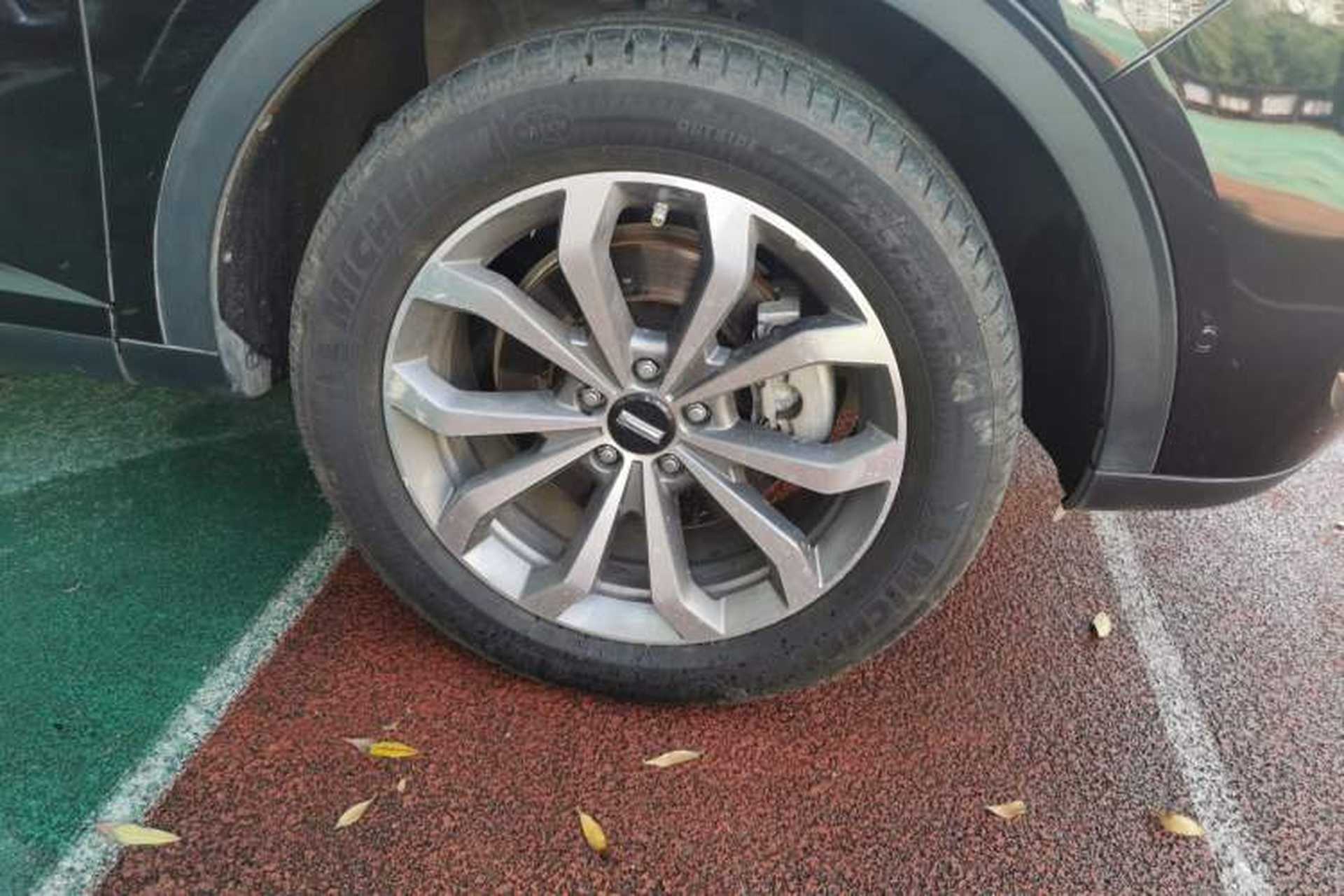 Used Wey VV6 2019 2.0T Two-Wheel-Drive Flagship Version China VI Standard Right Front Wheel Hub