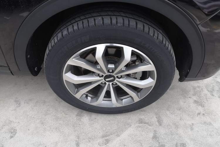 Used Wey VV6 2019 2.0T Two-Wheel-Drive Ultra-Luxury Version China VI Standard Right Front Wheel Hub