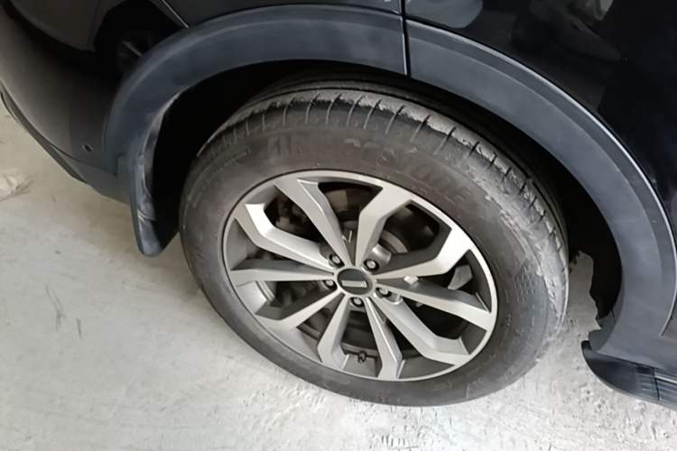 Used Wey VV6 2019 2.0T Two-Wheel-Drive Flagship Version China VI Standard Right Rear Wheel Hub