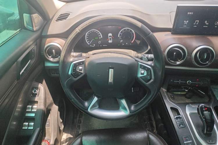 Used Wey VV6 2019 2.0T Two-Wheel-Drive Ultra-Luxury Version China VI Standard Steering Wheel