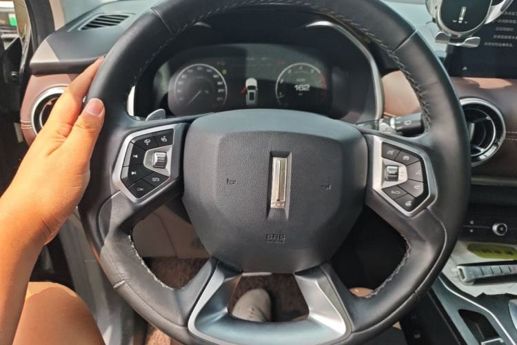 Used Wey VV6 2019 2.0T Two-Wheel-Drive Flagship Version China VI Standard Steering Wheel