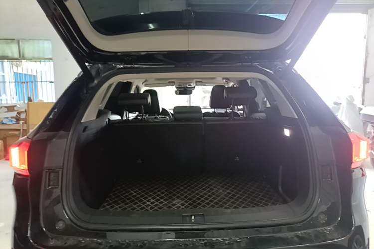 Used Wey VV6 2019 2.0T Two-Wheel-Drive Flagship Version China VI Standard Trunk