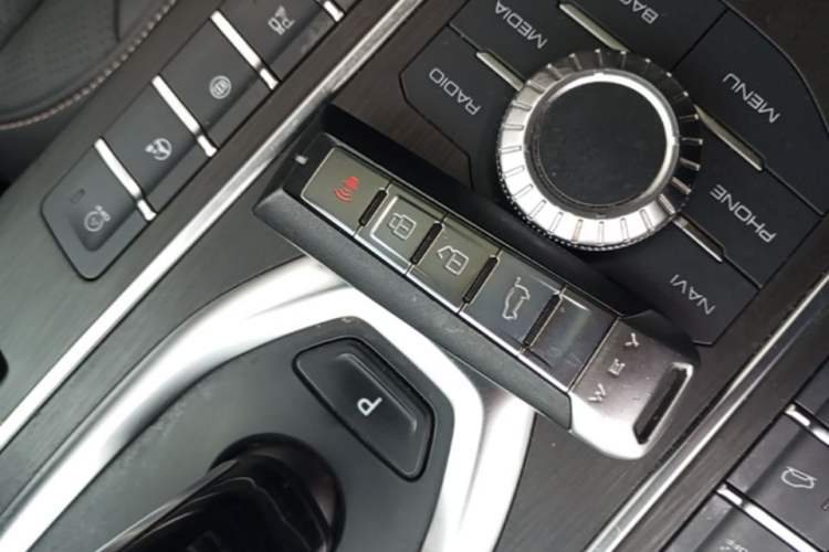 Used Wey VV6 2019 2.0T Two-Wheel-Drive Ultra-Luxury Version China VI Standard Vehicle Key