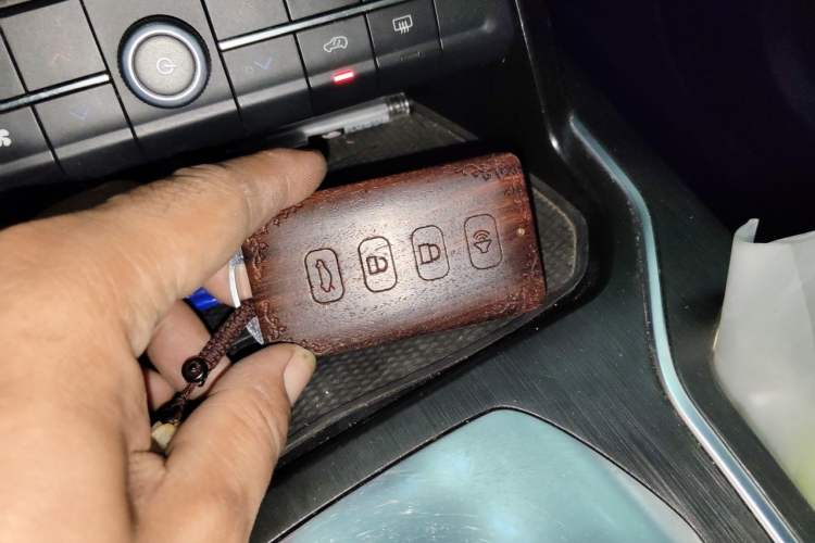 Used Wey VV6 2019 2.0T Two-Wheel-Drive Flagship Version China VI Standard Vehicle Key
