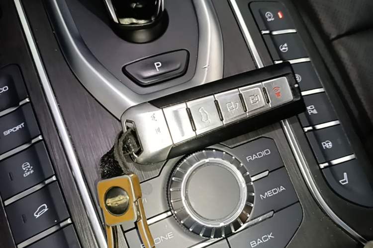 Used Wey VV6 2019 2.0T Two-Wheel-Drive Flagship Version China VI Standard Vehicle Key