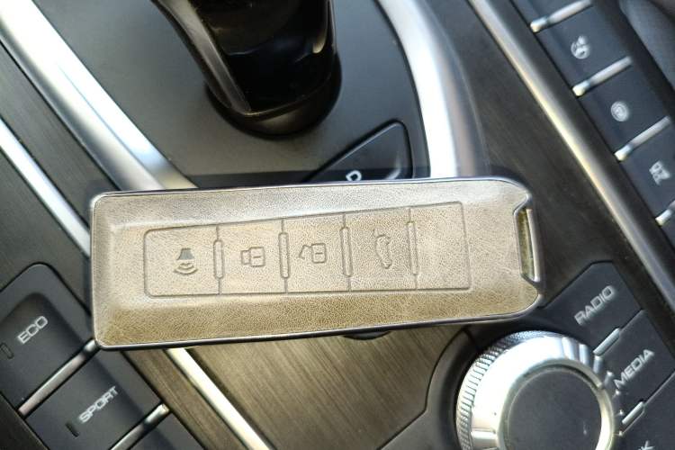 Used Wey VV6 2019 2.0T Two-Wheel-Drive Flagship Version China VI Standard Vehicle Key