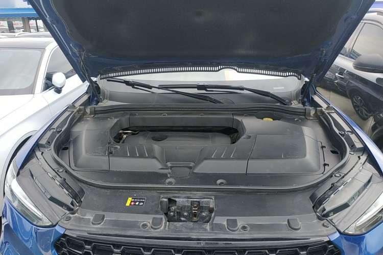 Used Wey VV6 2019 2.0T Two-Wheel-Drive Flagship Version China VI Standard Engine Bay