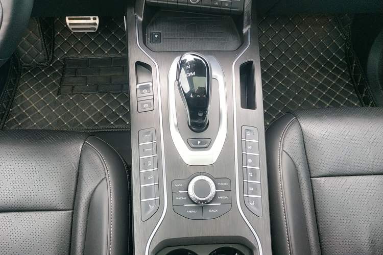 Used Wey VV6 2019 2.0T Two-Wheel-Drive Flagship Version China VI Standard Gear Lever