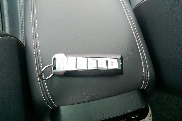 Used Wey VV6 2019 2.0T Two-Wheel-Drive Flagship Version China VI Standard Vehicle Key