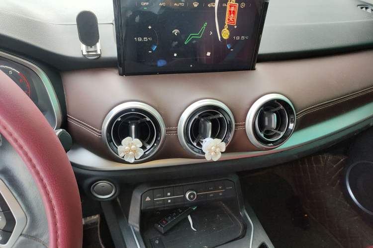 Used Wey VV6 2019 2.0T Two-Wheel-Drive Flagship Version China VI Standard Audio And AC Panel