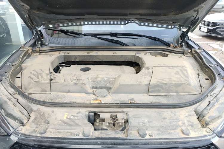 Used Wey VV6 2019 2.0T Two-Wheel-Drive Flagship Version China VI Standard Engine Bay