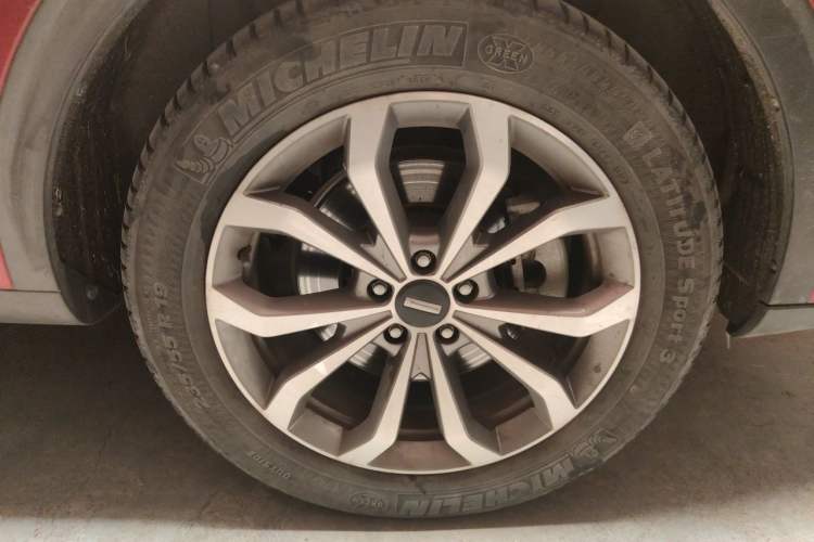 Used Wey VV6 2019 2.0T Two-Wheel-Drive Ultra-Luxury Version China VI Standard Right Front Wheel Hub