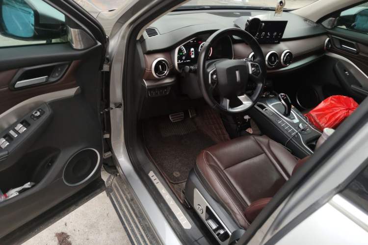 Used Wey VV6 2019 2.0T Two-Wheel-Drive Ultra-Luxury Version China VI Standard Driver Seat