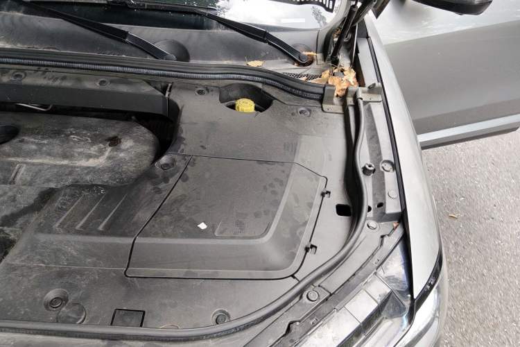 Used Wey VV6 2019 2.0T Four-Wheel Drive Flagship Version China VI Standard Engine Bay Left
