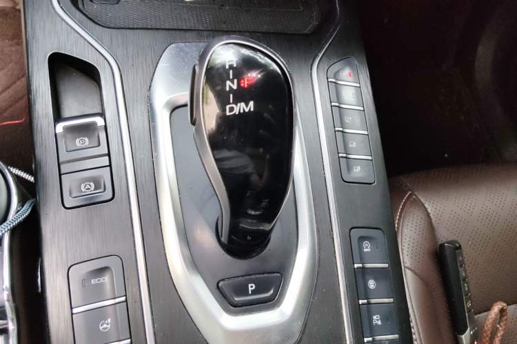 Used Wey VV6 2019 2.0T Four-Wheel Drive Flagship Version China VI Standard Gear Lever