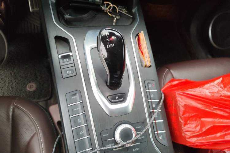 Used Wey VV6 2019 2.0T Two-Wheel-Drive Ultra-Luxury Version China VI Standard Gear Lever