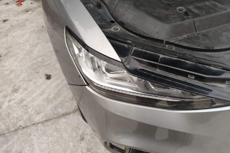 Used Wey VV6 2019 2.0T Two-Wheel-Drive Ultra-Luxury Version China VI Standard Right Front Headlight