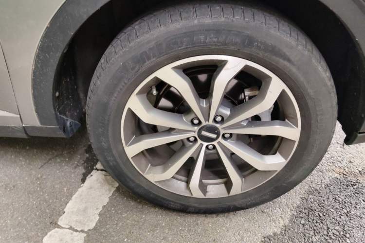 Used Wey VV6 2019 2.0T Four-Wheel Drive Flagship Version China VI Standard Right Front Wheel Hub