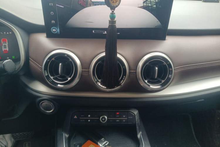 Used Wey VV6 2019 2.0T Four-Wheel Drive Ultra-Luxury Version China VI Standard Audio And AC Panel