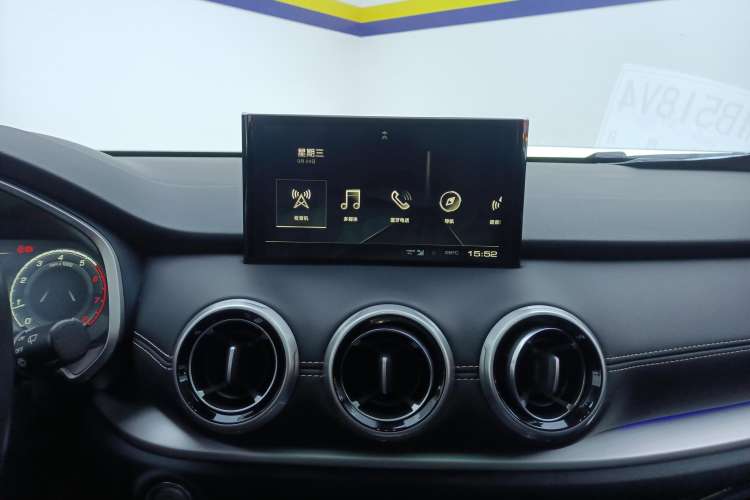 Used Wey VV6 2019 2.0T Two-Wheel-Drive Flagship Version China VI Standard Audio And AC Panel
