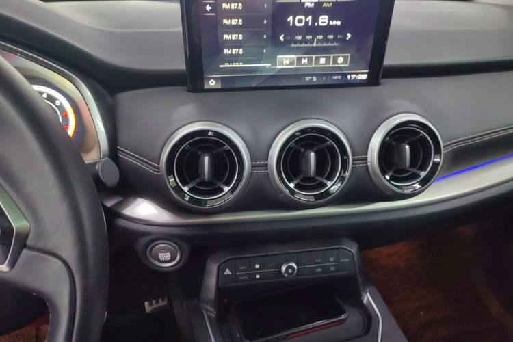 Used Wey VV6 2019 2.0T Two-Wheel-Drive Flagship Version China VI Standard Audio And AC Panel