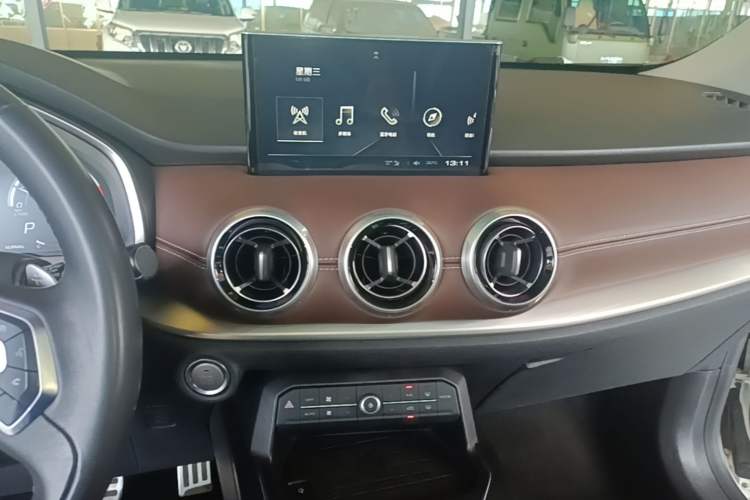 Used Wey VV6 2019 2.0T Two-Wheel-Drive Ultra-Luxury Version China VI Standard Audio And AC Panel