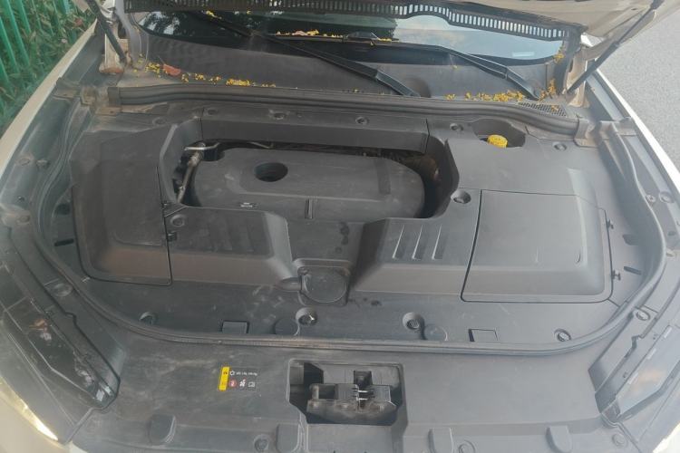 Used Wey VV6 2019 2.0T Four-Wheel Drive Flagship Version China VI Standard Engine Bay