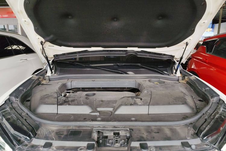Used Wey VV6 2019 2.0T Two-Wheel-Drive Ultra-Luxury Version China VI Standard Engine Bay