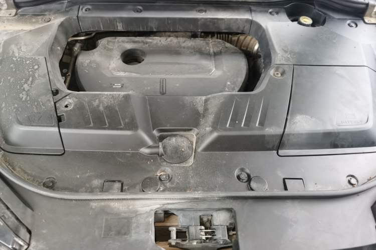 Used Wey VV6 2019 2.0T Two-Wheel-Drive Ultra-Luxury Version China VI Standard Engine Bay