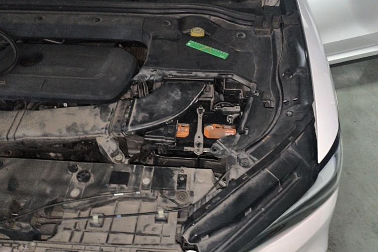 Used Wey VV6 2019 2.0T Two-Wheel-Drive Ultra-Luxury Version China VI Standard Engine Bay Left