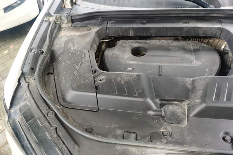 Used Wey VV6 2019 2.0T Two-Wheel-Drive Ultra-Luxury Version China VI Standard Engine Bay Right