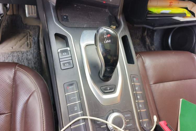 Used Wey VV6 2019 2.0T Two-Wheel-Drive Flagship Version China VI Standard Gear Lever