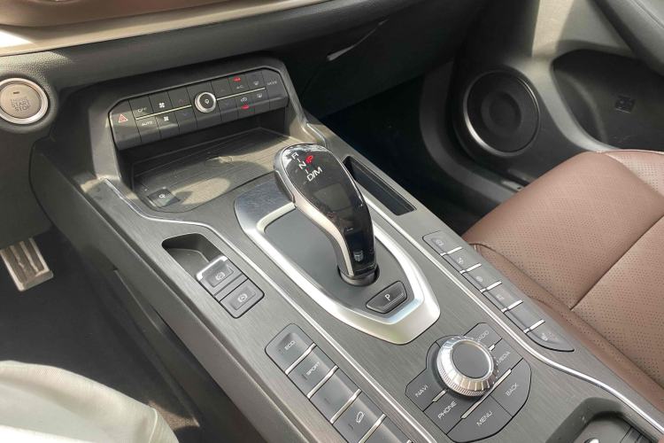 Used Wey VV6 2019 2.0T Two-Wheel-Drive Ultra-Luxury Version China VI Standard Gear Lever