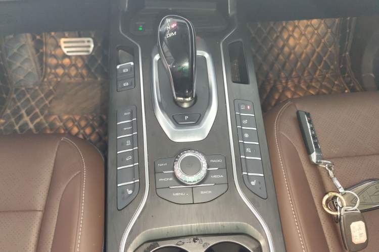 Used Wey VV6 2019 2.0T Two-Wheel-Drive Ultra-Luxury Version China VI Standard Gear Lever