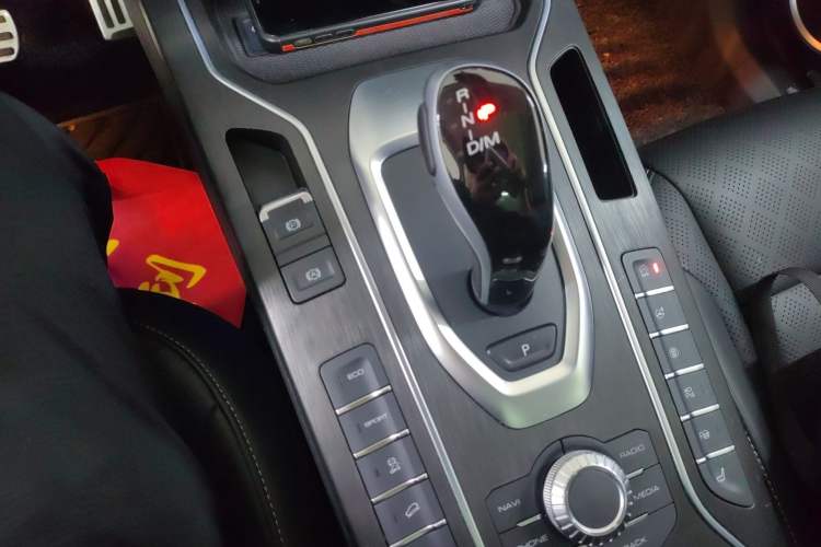 Used Wey VV6 2019 2.0T Two-Wheel-Drive Flagship Version China VI Standard Gear Lever
