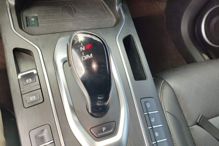 Used Wey VV6 2019 2.0T Two-Wheel-Drive Flagship Version China VI Standard Gear Lever