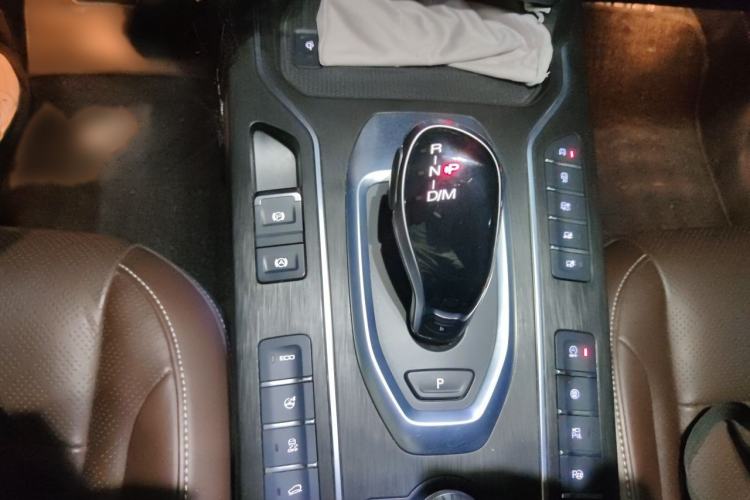 Used Wey VV6 2019 2.0T Four-Wheel Drive Flagship Version China VI Standard Gear Lever