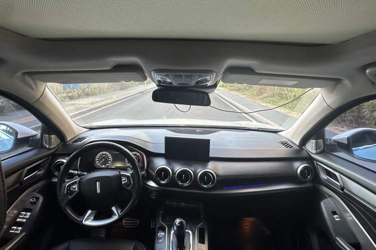 Used Wey VV6 2019 2.0T Two-Wheel-Drive Ultra-Luxury Version China VI Standard Interior 1