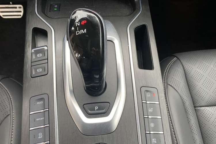 Used Wey VV6 2019 2.0T Two-Wheel-Drive Flagship Version China VI Standard Interior 4