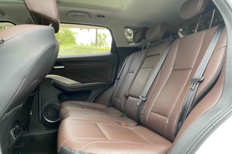 Used Wey VV6 2019 2.0T Two-Wheel-Drive Ultra-Luxury Version China VI Standard Interior 4