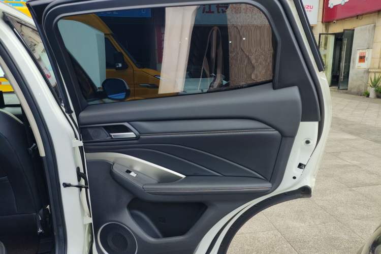 Used Wey VV6 2019 2.0T Two-Wheel-Drive Flagship Version China VI Standard Interior 6