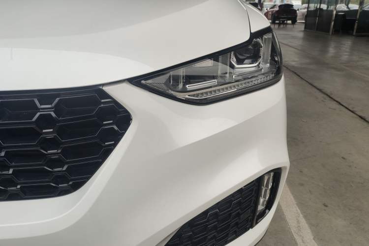 Used Wey VV6 2019 2.0T Two-Wheel-Drive Ultra-Luxury Version China VI Standard Left Front Headlight