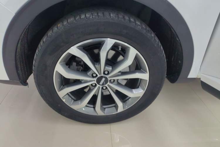 Used Wey VV6 2019 2.0T Two-Wheel-Drive Flagship Version China VI Standard Left Front Wheel Hub