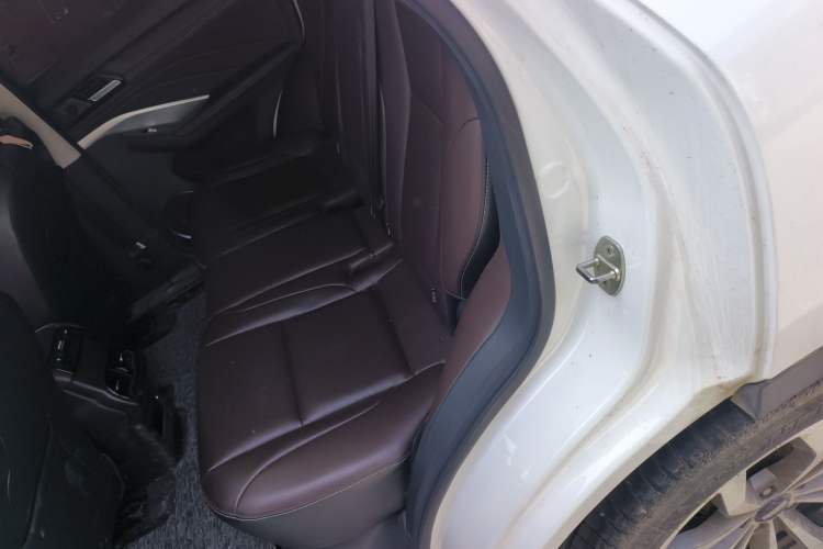 Used Wey VV6 2019 2.0T Two-Wheel-Drive Flagship Version China VI Standard Left Rear Seat