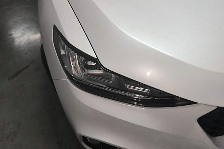 Used Wey VV6 2019 2.0T Two-Wheel-Drive Ultra-Luxury Version China VI Standard Right Front Headlight