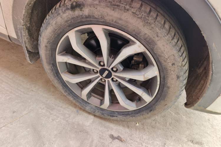 Used Wey VV6 2019 2.0T Two-Wheel-Drive Flagship Version China VI Standard Right Front Wheel Hub