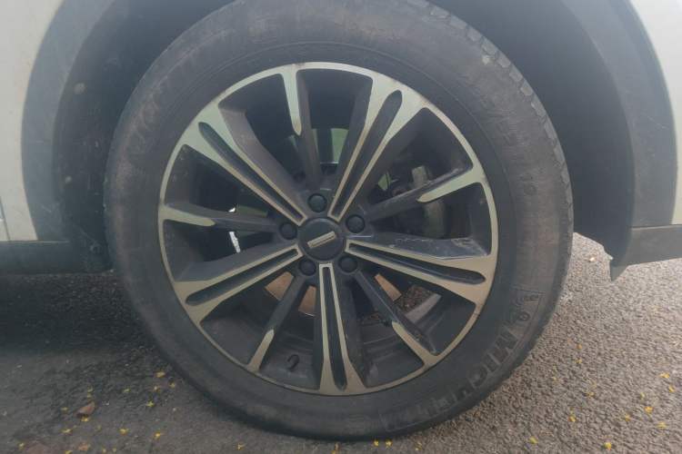 Used Wey VV6 2019 2.0T Four-Wheel Drive Flagship Version China VI Standard Right Front Wheel Hub